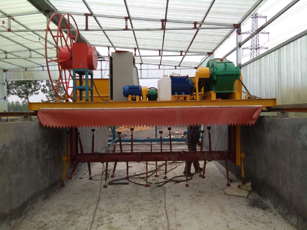 雞糞發(fā)酵翻拋機(jī)